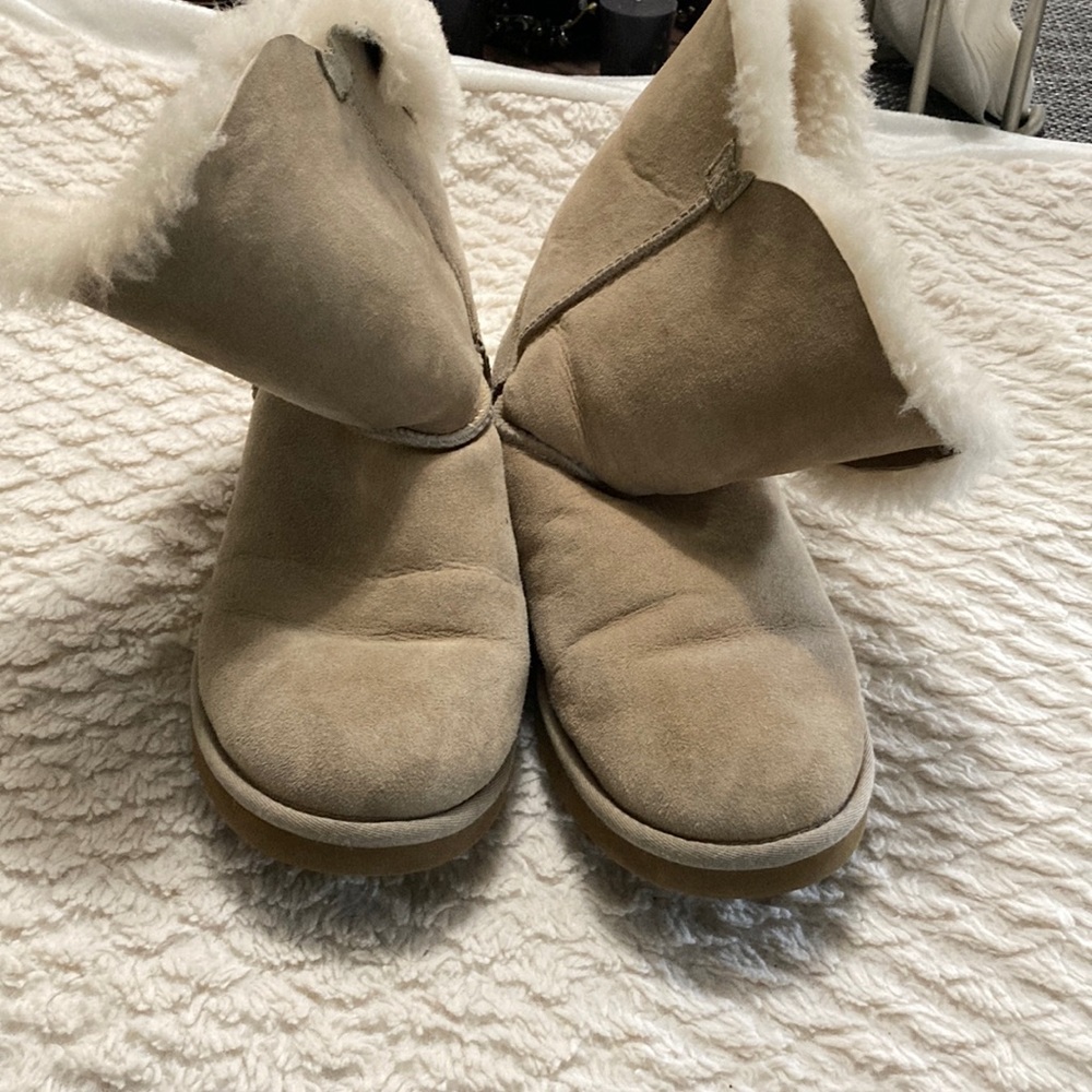 Sand Bailey button Uggs